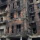 Il Fuoco che Brucia, le Istituzioni che Ascoltano: Cronaca di un Edificio in Fiamme