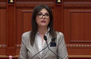 Il Declino della Democrazia e l’Oscurità Carceraria in Albania