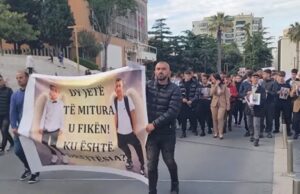 Proteste a Durrës: La collera dei cittadini per la sicurezza stradale e la perdita di vite innocenti