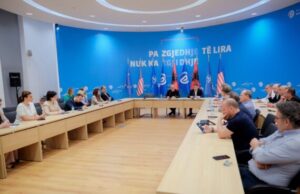 Le Contraddizioni della Politica Albanese: Fanatismo, Crimini e Democrazia