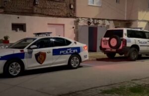 Analisi critica sulla violenza urbana e le dinamiche sociali a Korçë