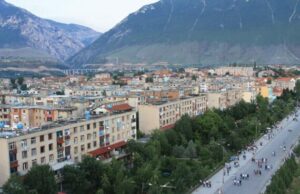 Tra le nebbie di un Nord che svanisce: il dramma delle sue comunità in fuga