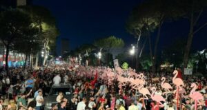 Analisi critica delle manifestazioni e delle azioni della polizia in Albania