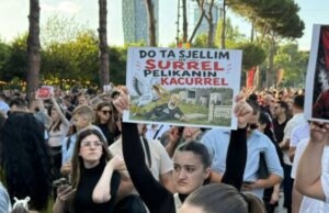 La protesta contro il progetto: tra simbolismo e opposizione politica