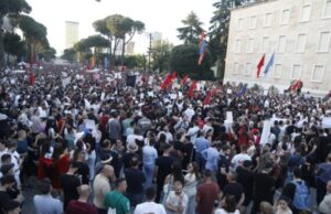 L’Analisi Critica della Fiducia nelle Istituzioni Politiche di Oggi